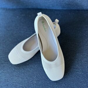 Ballet Flats in light gray by burudani.